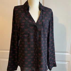Express Portofino Black with red lips button down long sleeve shirt size Medium